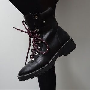 Black combat hiking boots || Lug sole